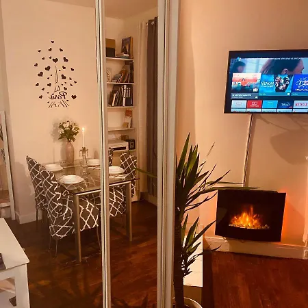 Parc Buttes-chaumont شقة باريس